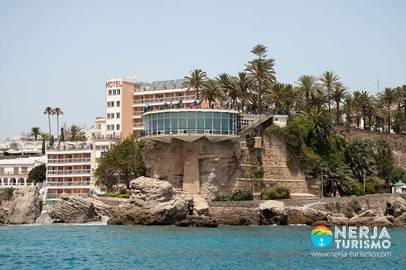 Paseo por Nerja con vistas al balcón de Europa