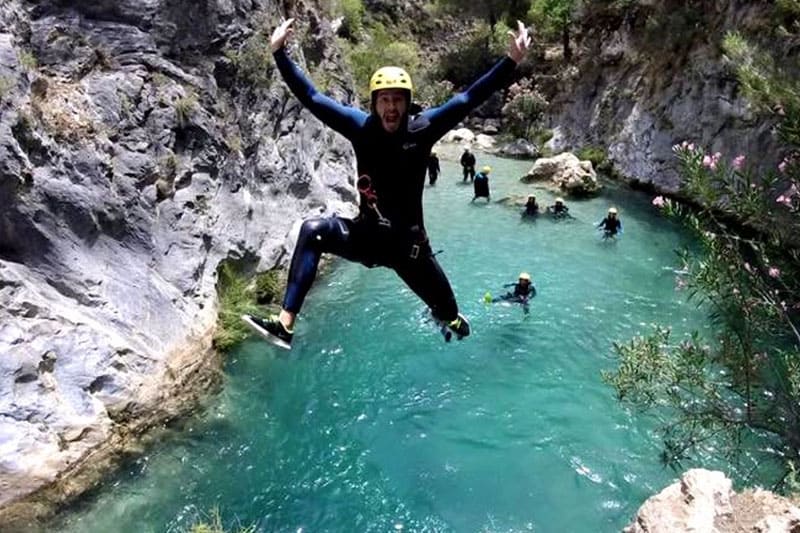 Descenso por el barranco de rio verde