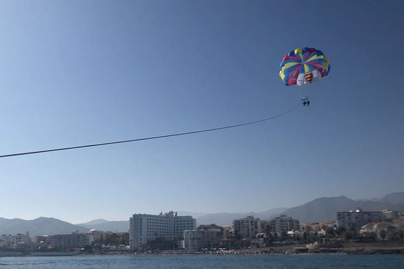 Volando por nerja en parasailing