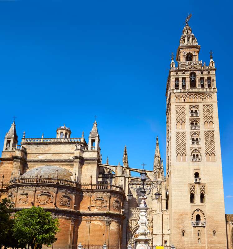 sevilla-catedral-torre-giralda-sevilla-espana (1)
