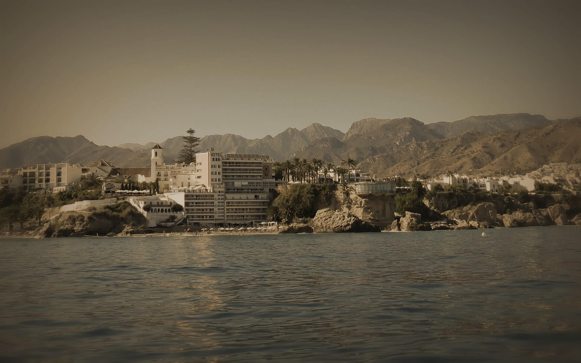 Relajante paseo por nerja en barco