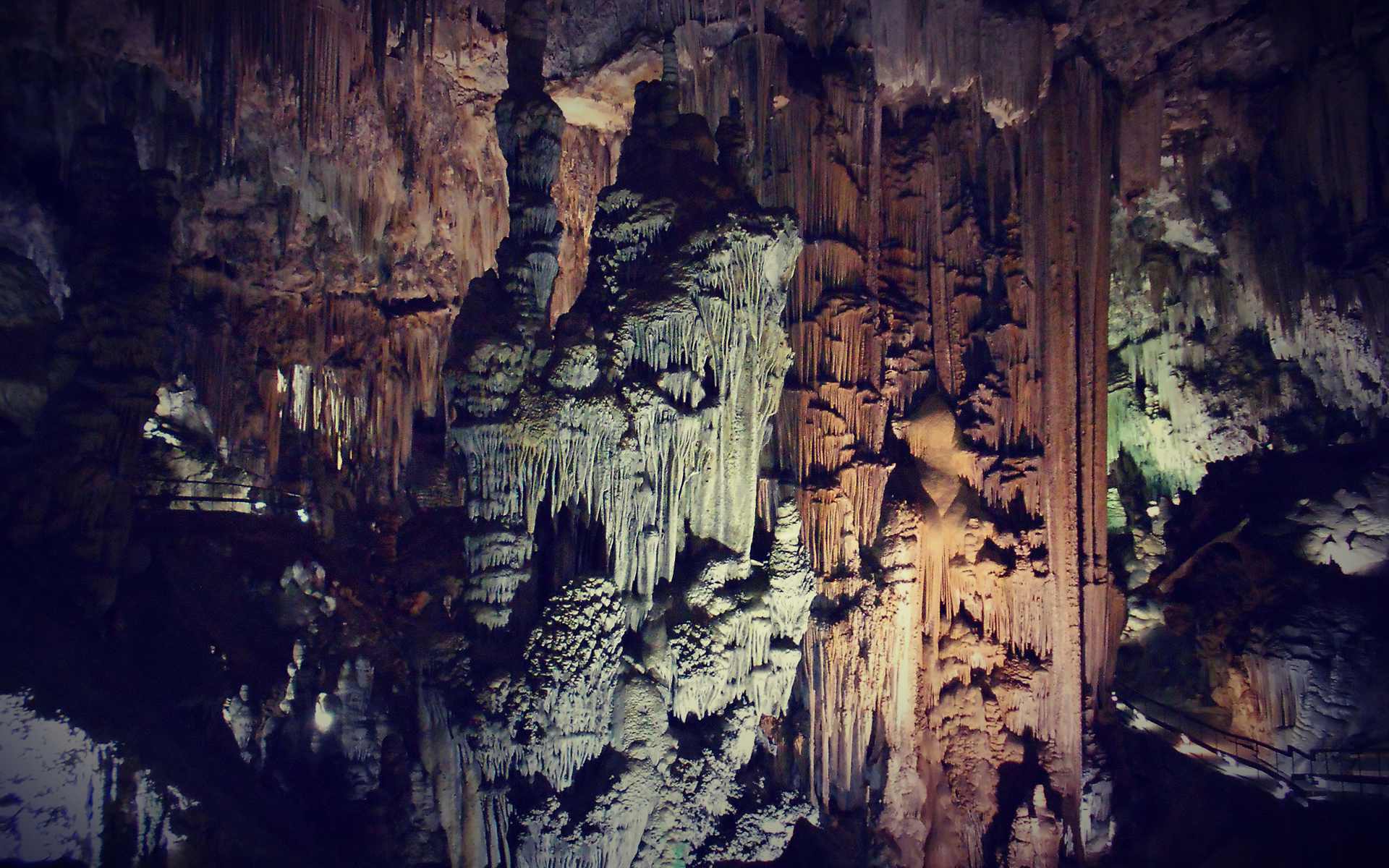 Disfruta de la maravillosa cueva de nerja